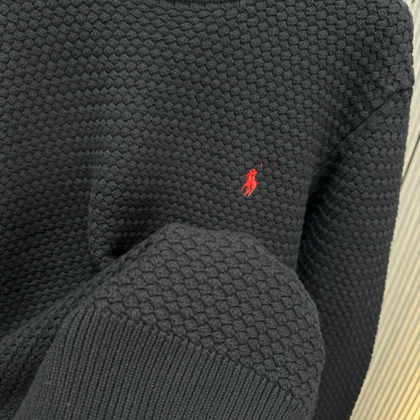 🅿️310 Ralph Lauren 25FW crew neck sweater. The fabric is made of top-quality cashmere yarn. The new autumn and winter Oblique jacquard knitted cashmere sweater adopts a double-sided wearable design and is made of high-quality cashmere material. After fine weaving process, it presents a soft and comfortable touch and excellent thermal insulation performance. The iconic Oblique jacquard pattern is perfectly presented through precision knitting technology. It can be worn on both sides, showing different style charms. The round neck design is simple and elegant, suitable for various matching occasions. Exquisite knitting technology ensures that the clothes are not easily deformed and remain crisp and long-lasting. The double-sided design concept reflects LV's perfect balance of practicality and fashion. Each sweater undergoes strict quality inspection to ensure that the quality meets the brand's consistently high standards. This knitted item combines warmth and style, making it an exquisite addition to your autumn and winter wardrobe. Size:S/M/L/XL